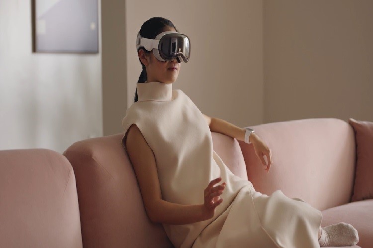 革命性的visionOS搭載全新3D介面使用者以眼睛雙手和語音來控制